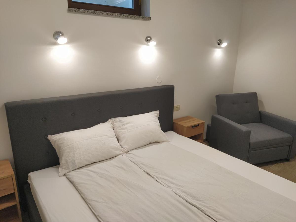 Apartmaji Maln 돌레니스케토플리체 외부 사진