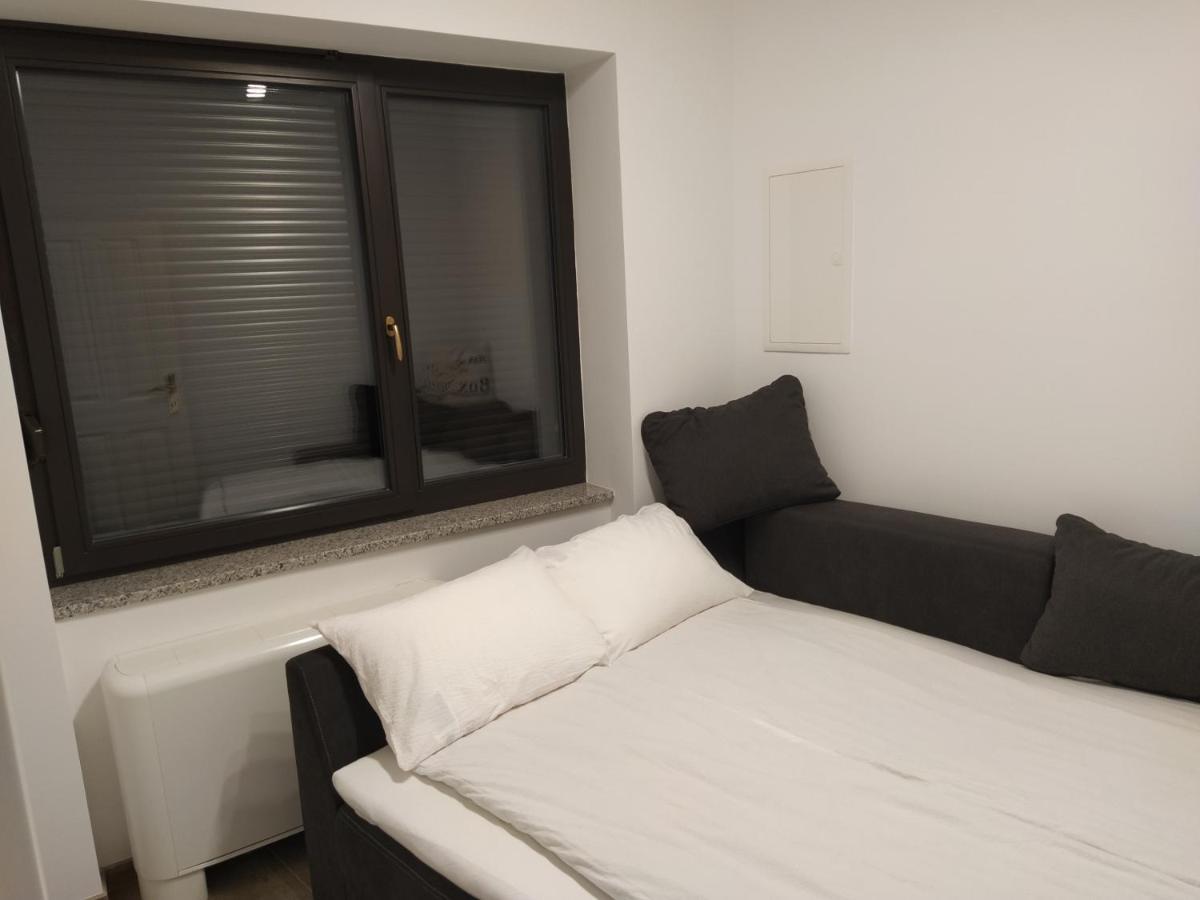 Apartmaji Maln 돌레니스케토플리체 외부 사진