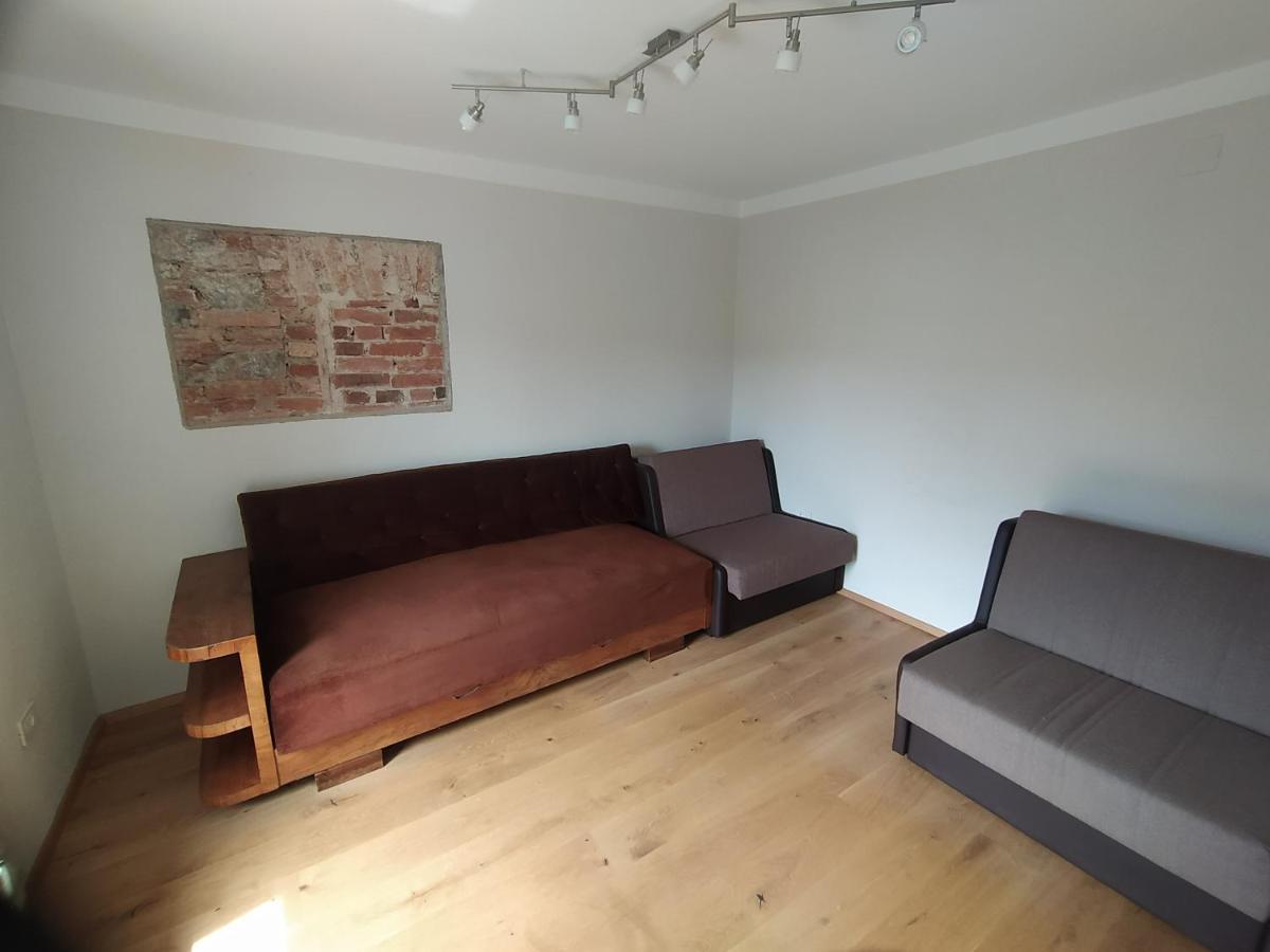 Apartmaji Maln 돌레니스케토플리체 외부 사진