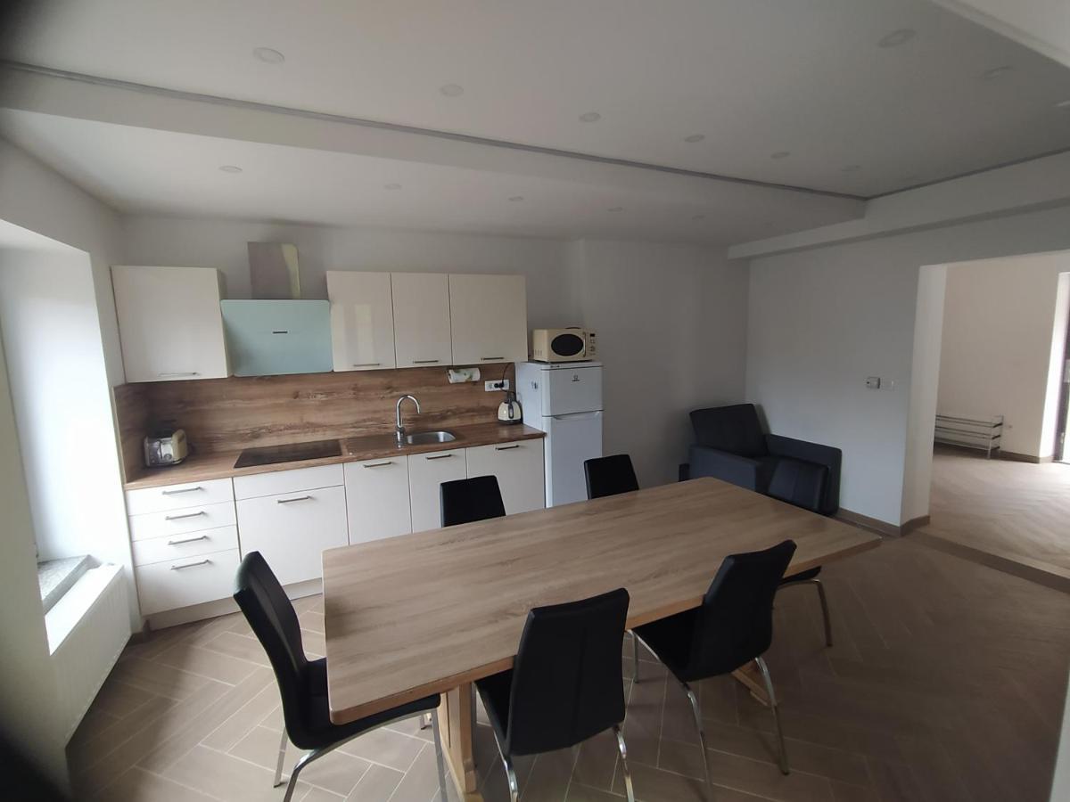 Apartmaji Maln 돌레니스케토플리체 외부 사진