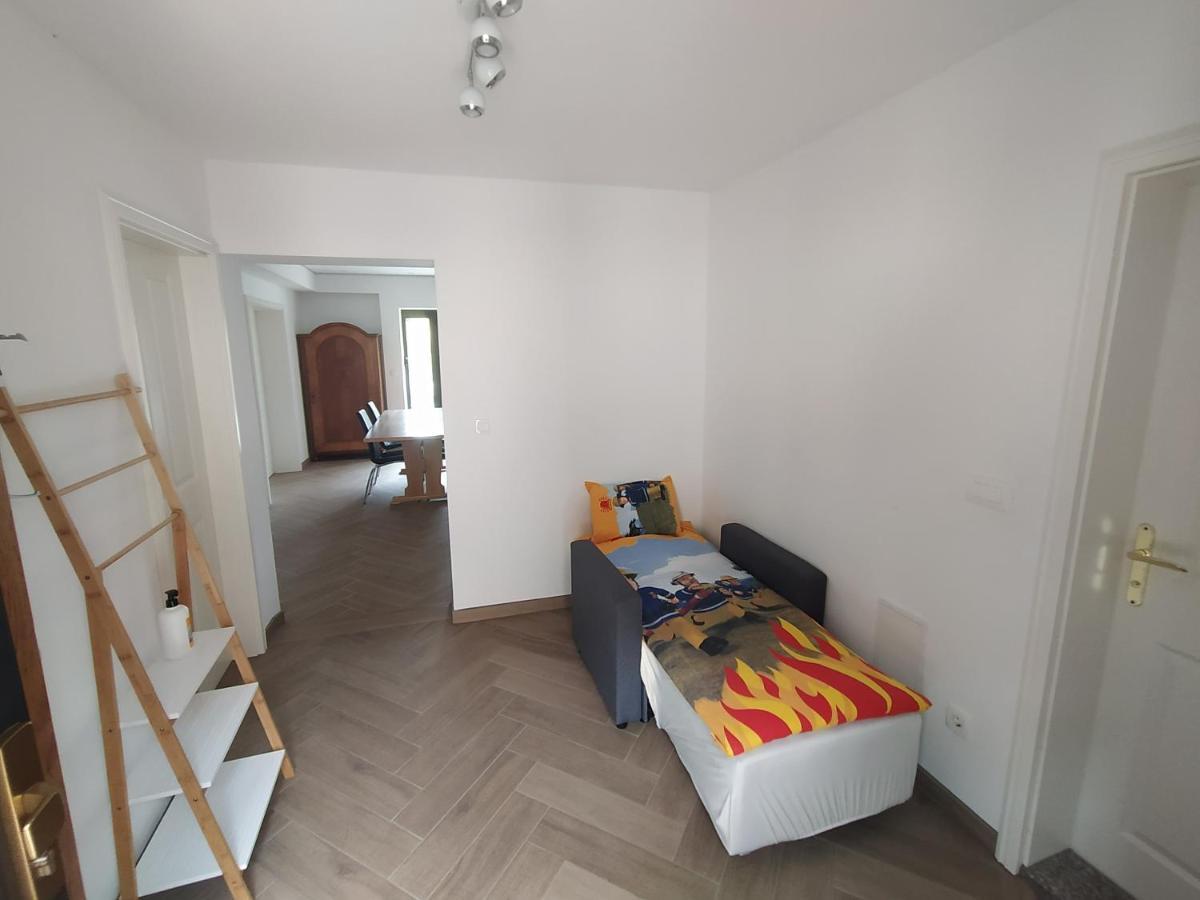 Apartmaji Maln 돌레니스케토플리체 외부 사진