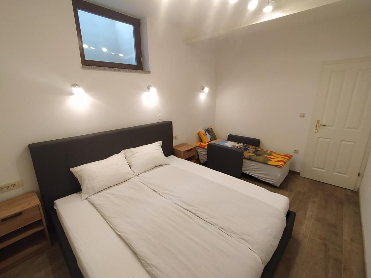 Apartmaji Maln 돌레니스케토플리체 외부 사진