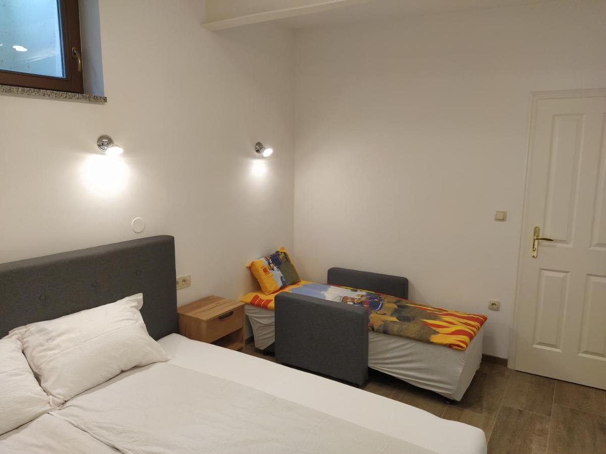Apartmaji Maln 돌레니스케토플리체 외부 사진