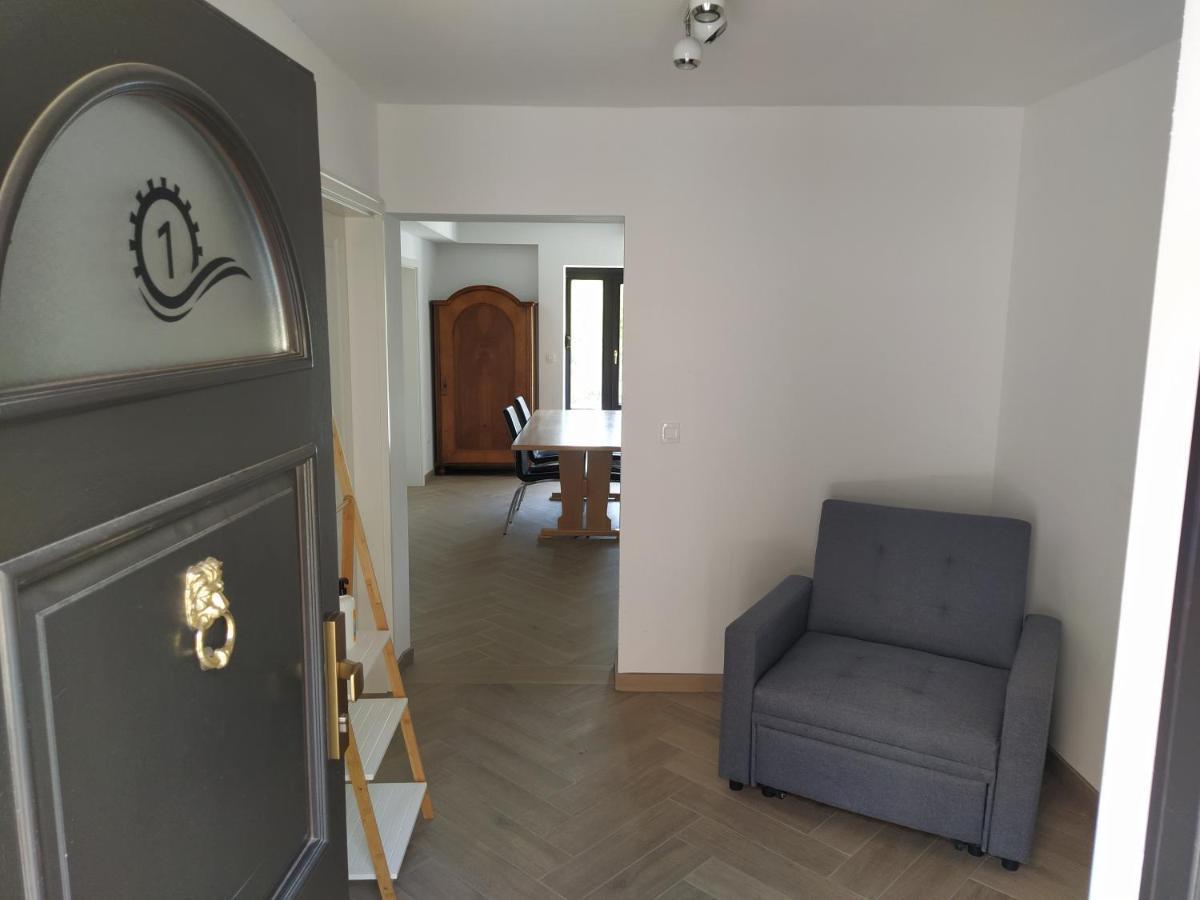 Apartmaji Maln 돌레니스케토플리체 외부 사진