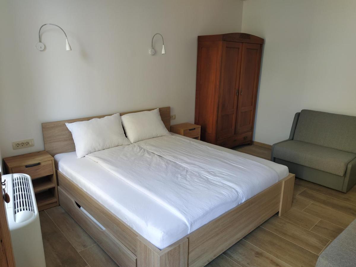 Apartmaji Maln 돌레니스케토플리체 외부 사진