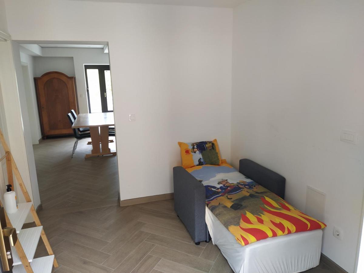 Apartmaji Maln 돌레니스케토플리체 외부 사진