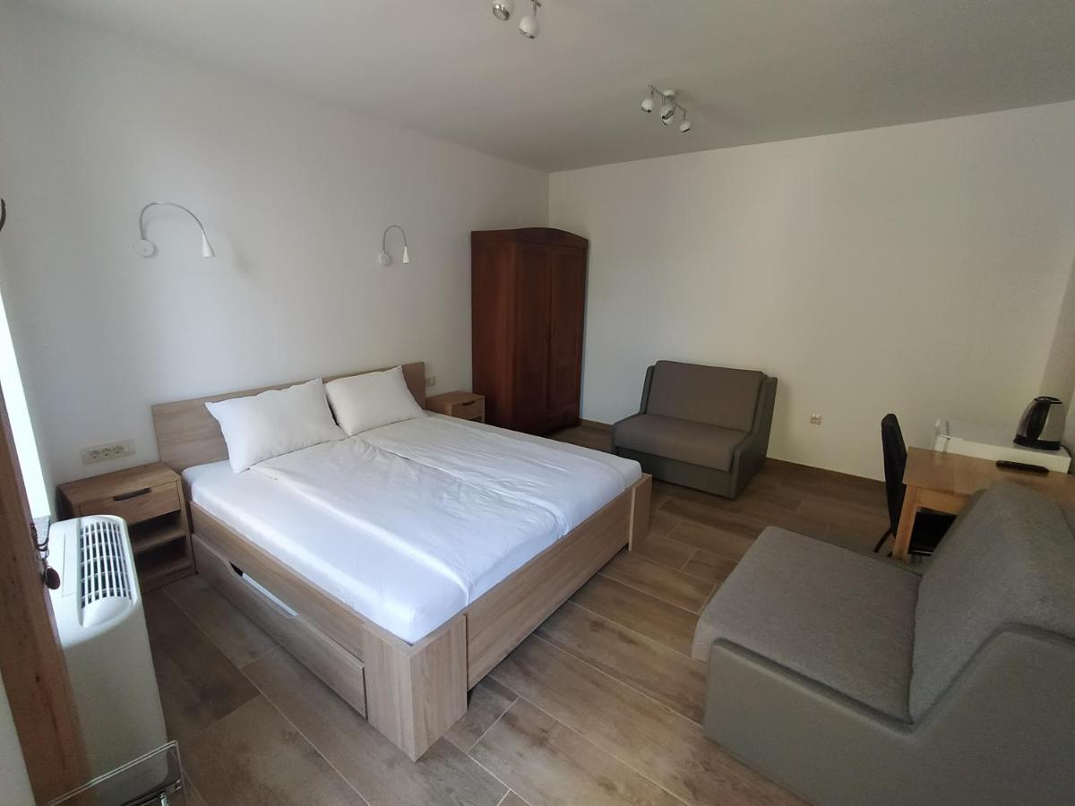 Apartmaji Maln 돌레니스케토플리체 외부 사진