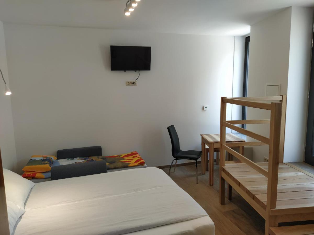 Apartmaji Maln 돌레니스케토플리체 외부 사진