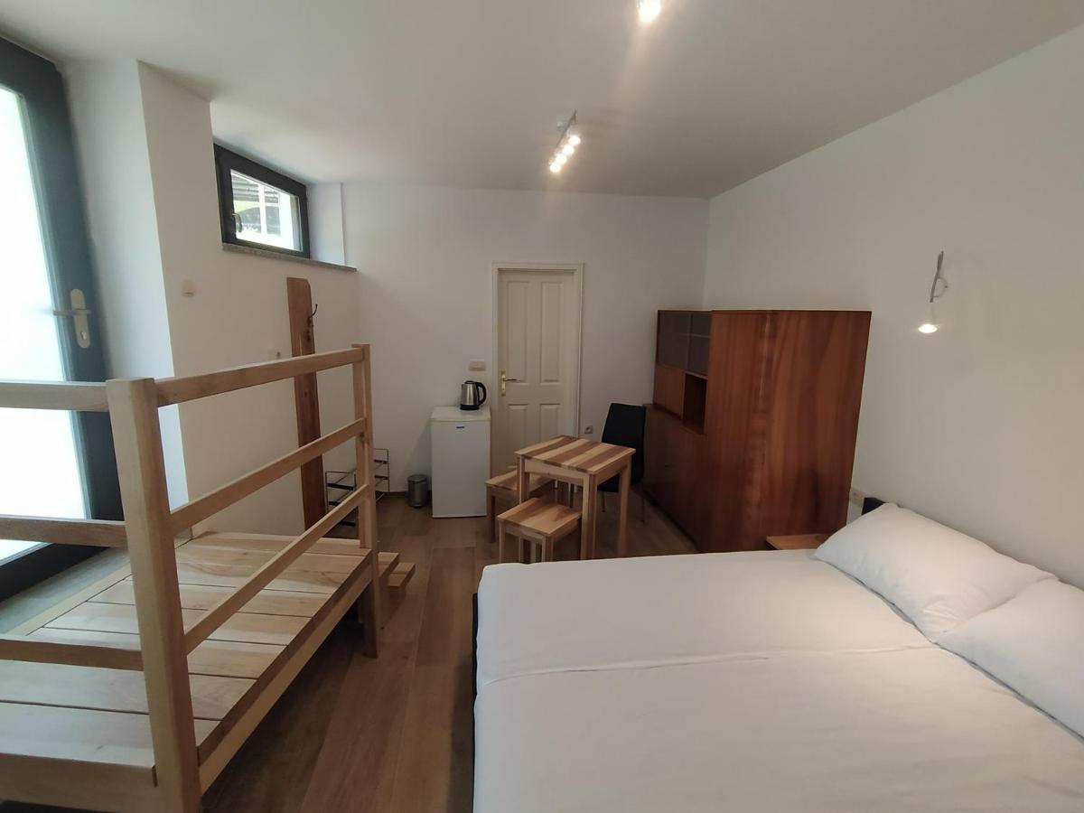 Apartmaji Maln 돌레니스케토플리체 외부 사진