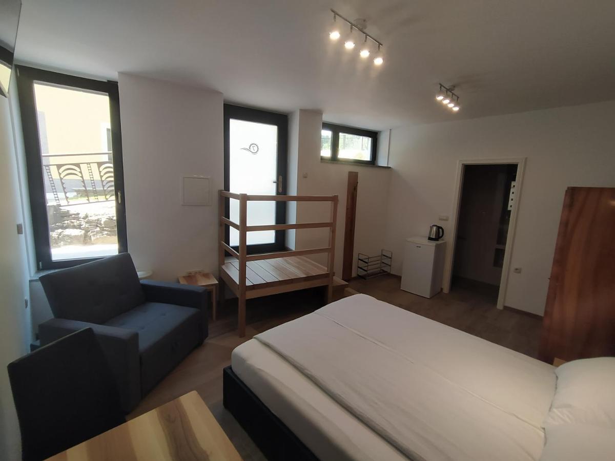 Apartmaji Maln 돌레니스케토플리체 외부 사진